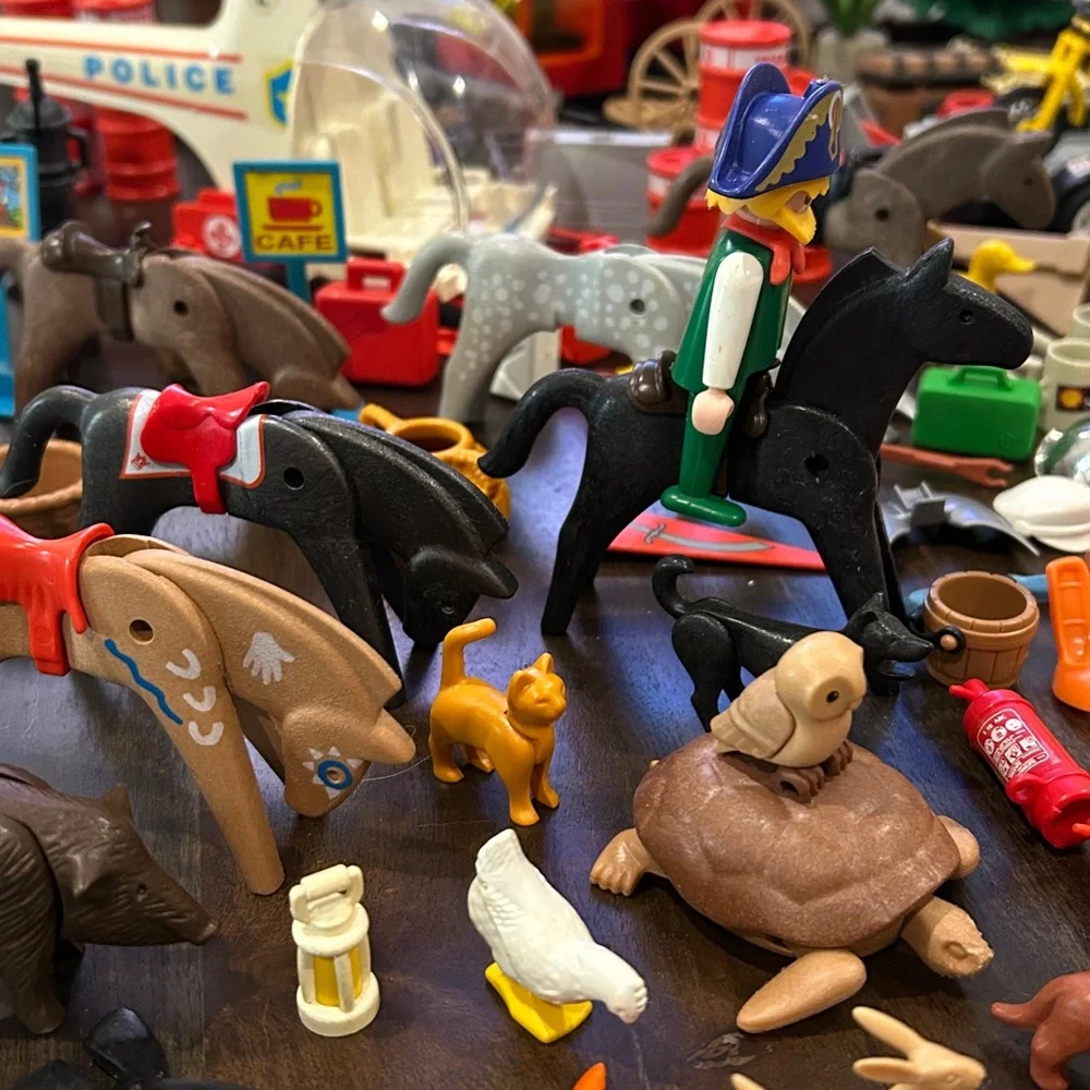 Vintage Playmobil 70’s, 80’s , 90’s and up Tons of Pieces!!!! Fantastic deal - Picture 12 of 16